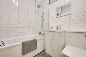 Main Bathroom- click for photo gallery